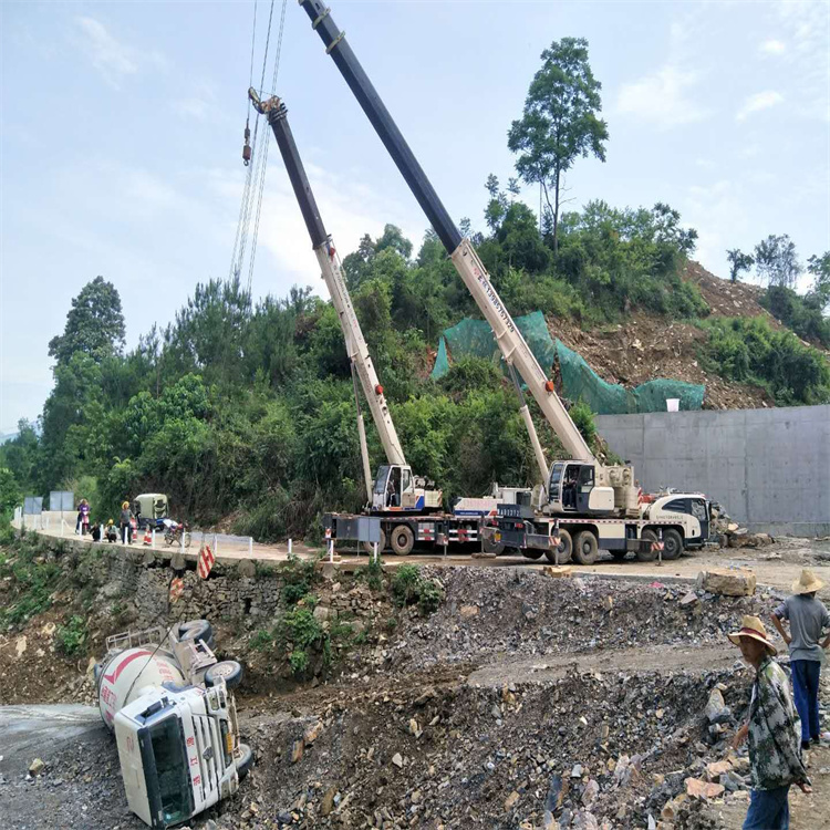 宁国汽车掉沟里叫吊车救援要多少钱